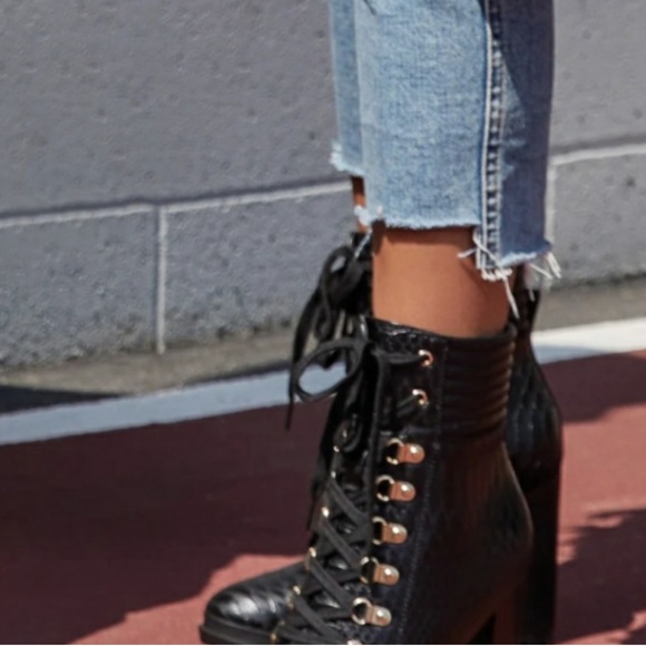 New In Box Shandee Black Lace Up Bootie, 5.5 - Picture 6 of 7